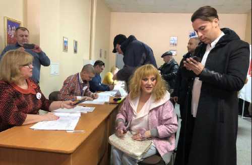 галкина пристыдили за наезды на ахеджакову: уважай старших галкина пристыдили за наезды на ахеджакову: уважай старших